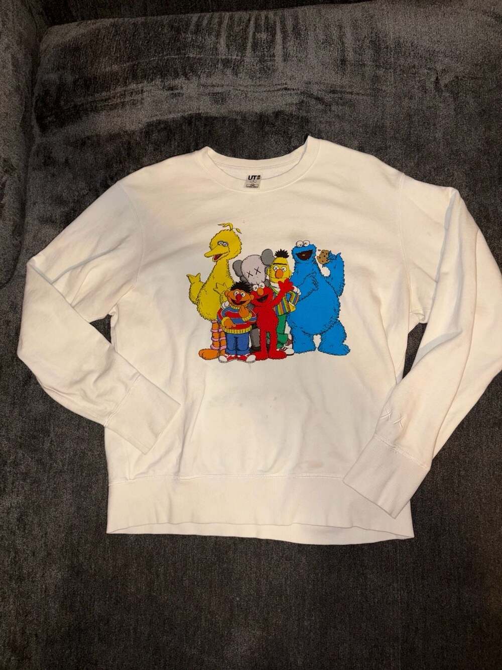 Uniqlo UT x KAWS x Sesame Street Sweatshirt Size M White